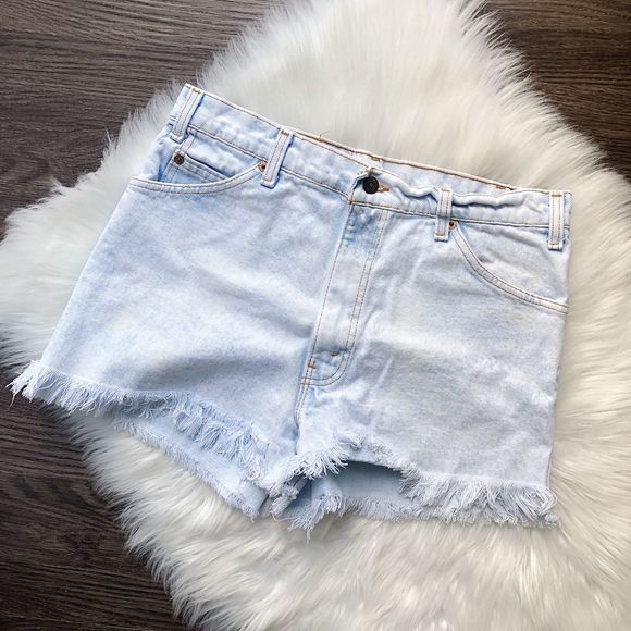 ‼️BLACK FRIDAY BOGO FREE ALL ITEMS‼️ LEVI SHORTS - Picture 3 of 4